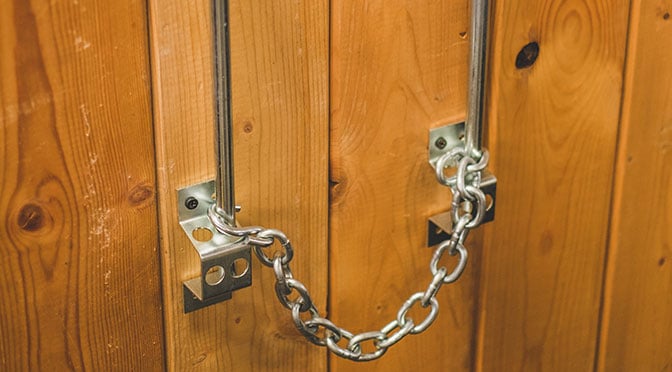 Center Chain Snugger for Wood-Frame Doors — alternate view 3