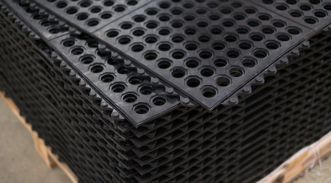 Wash Bay Rubber Mats with Drainage Holes, 3' x 3' x 1/2" — alternate view 2