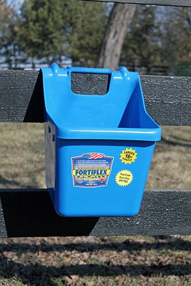 16 Quart Hanging Feeder for Horses and Livestock