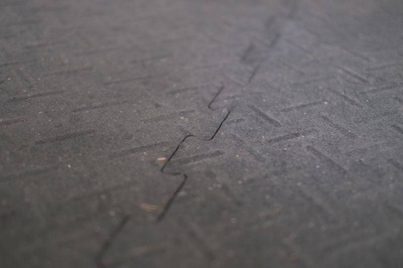 Diamond Plate Patterned Interlocking Rubber Floor Mats 4' x 6' x 3/4" — alternate view 2